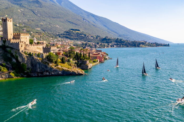 Regata Melges 20 vicino Castello di Malcesine